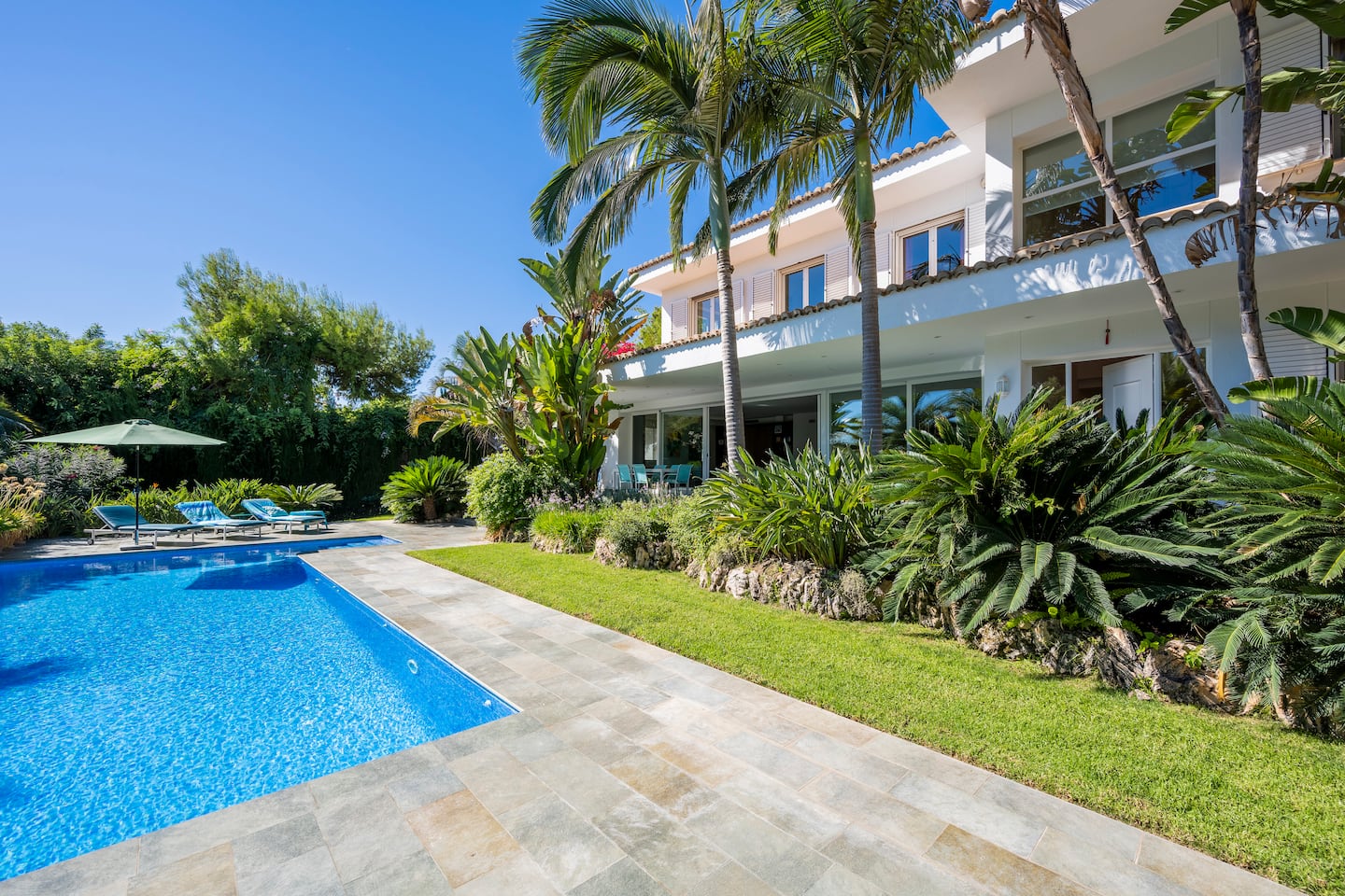 Lush Garden Villa close to Valencia — photo 1